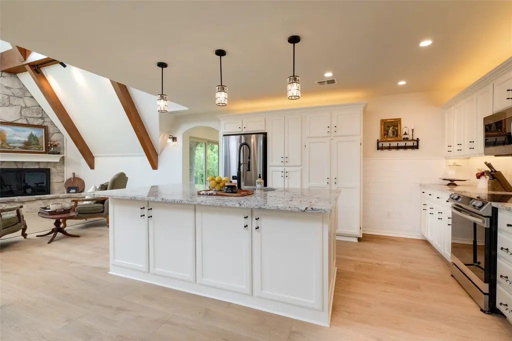 1704 County Road 3555 Paradise TX 76073