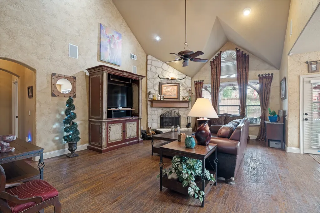 608 Chalk Hill Lane Murphy TX 75094