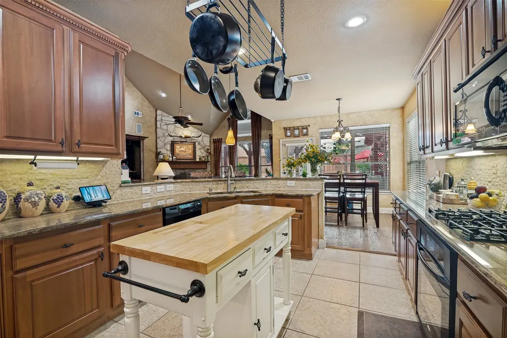 608 Chalk Hill Lane Murphy TX 75094