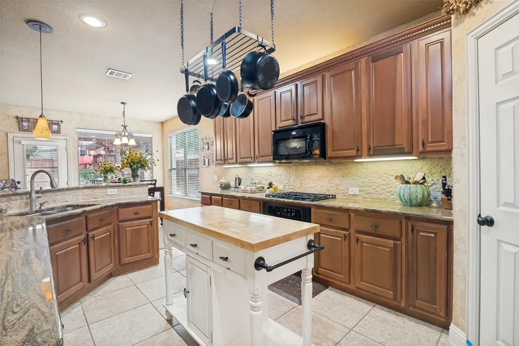 608 Chalk Hill Lane Murphy TX 75094