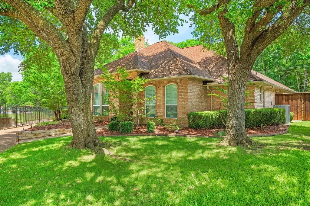 2517 Chad Drive Arlington TX 76017