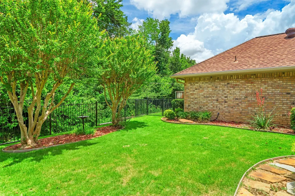 2517 Chad Drive Arlington TX 76017