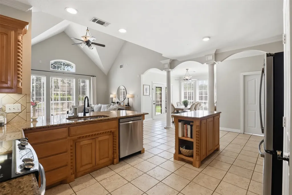 109 Palomino Shady Shores TX 76208