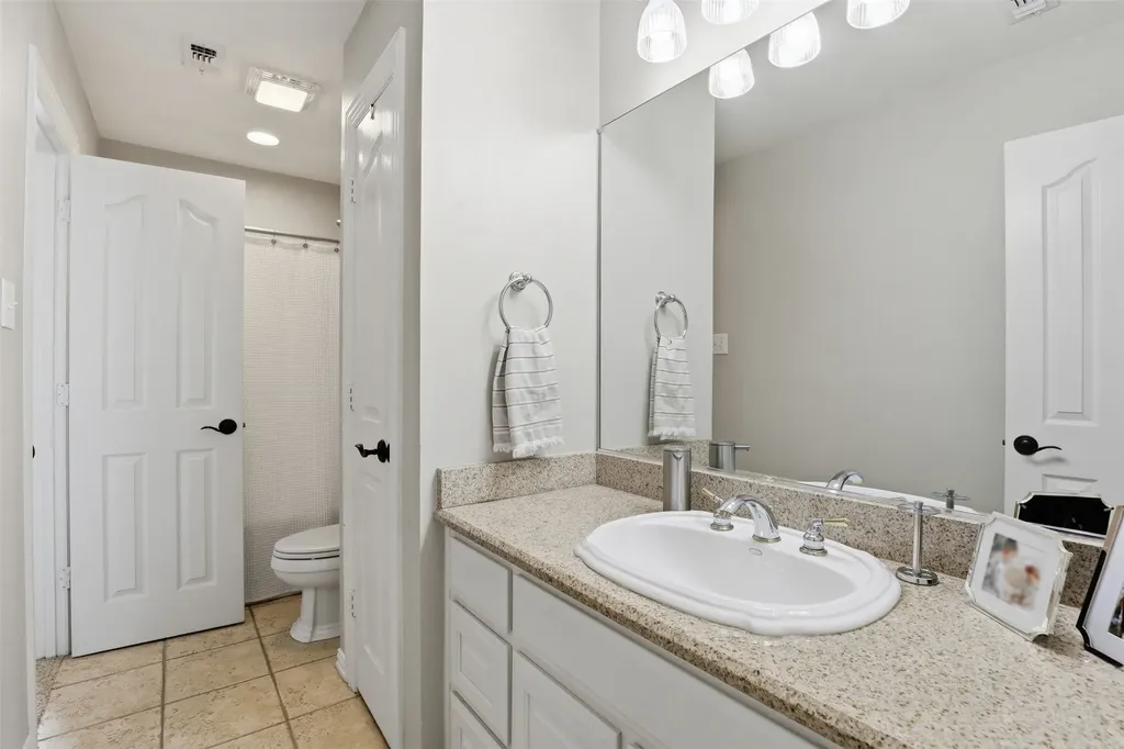 109 Palomino Shady Shores TX 76208