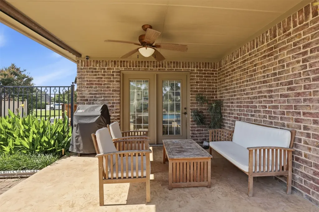 109 Palomino Shady Shores TX 76208