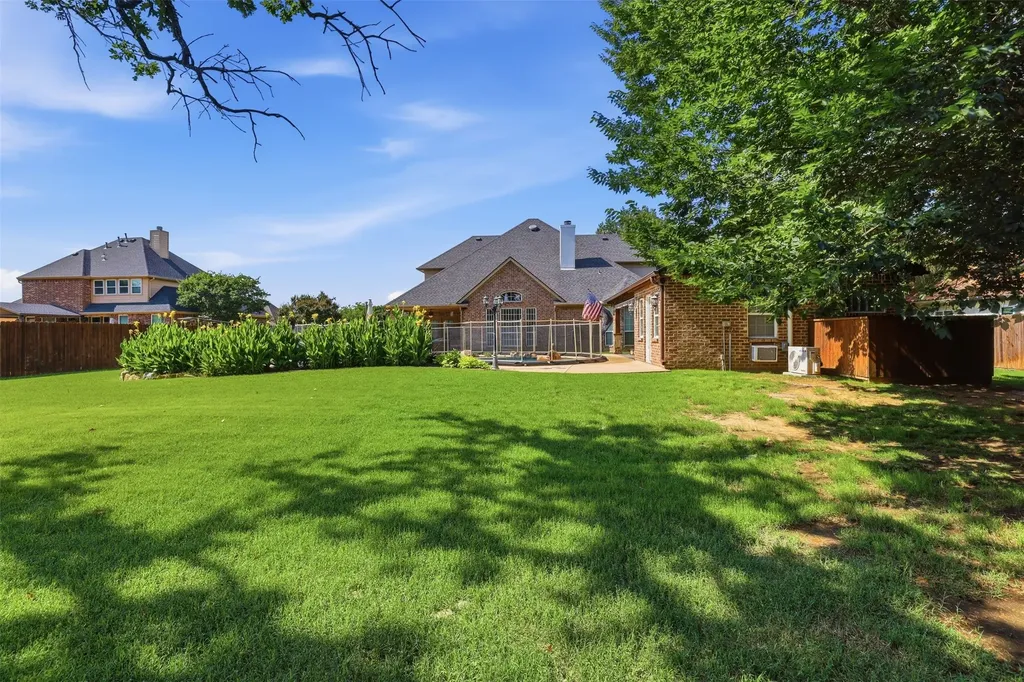 109 Palomino Shady Shores TX 76208