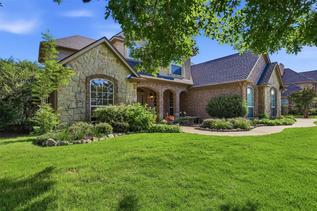 109 Palomino Shady Shores TX 76208