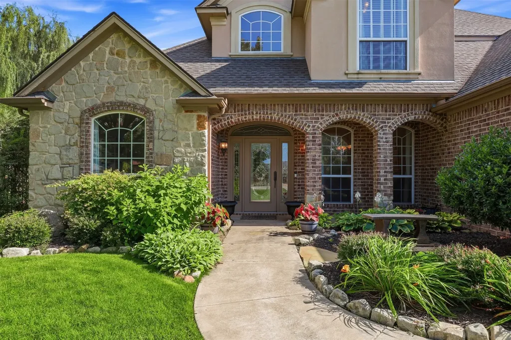 109 Palomino Shady Shores TX 76208