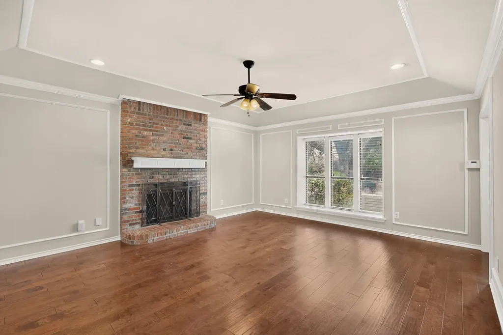 1900 Thames Drive Arlington TX 76017