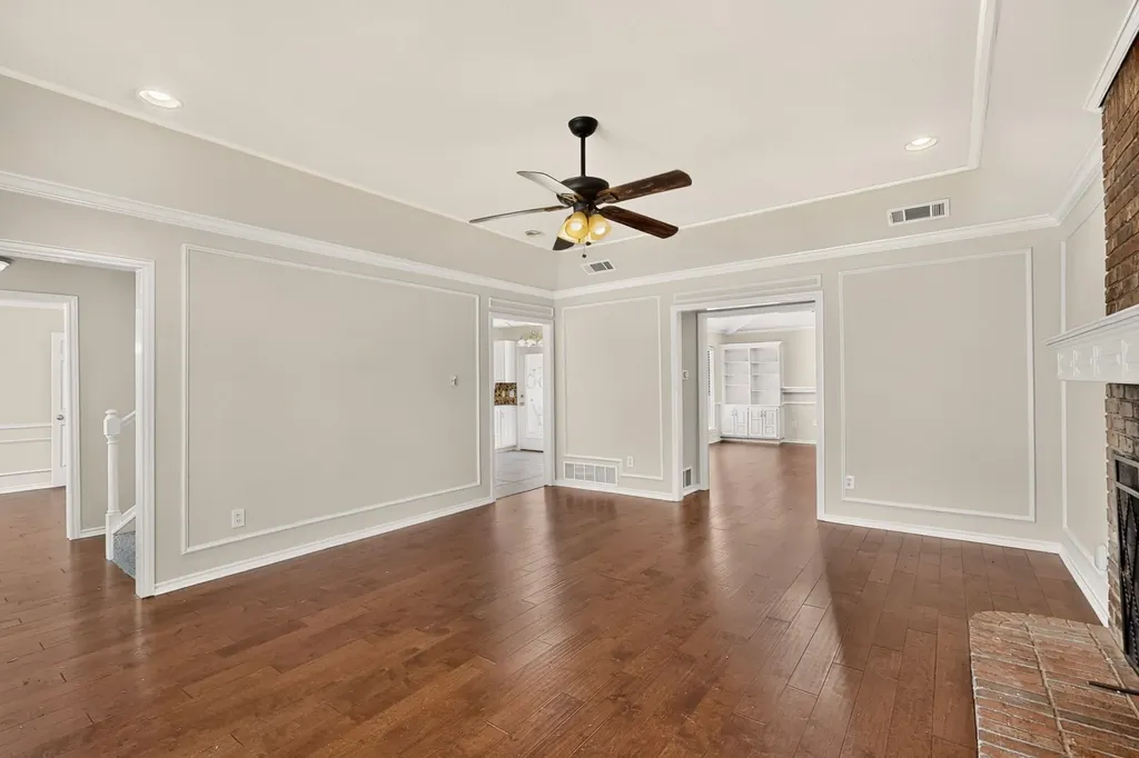 1900 Thames Drive Arlington TX 76017