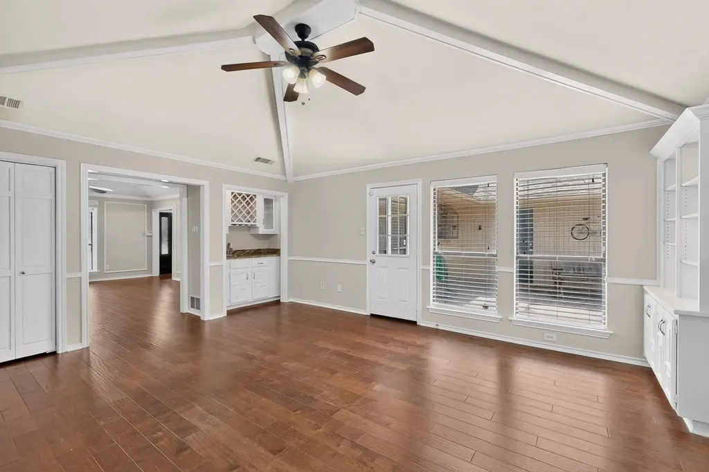 1900 Thames Drive Arlington TX 76017