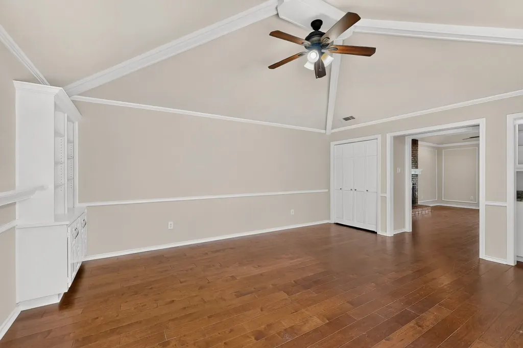 1900 Thames Drive Arlington TX 76017