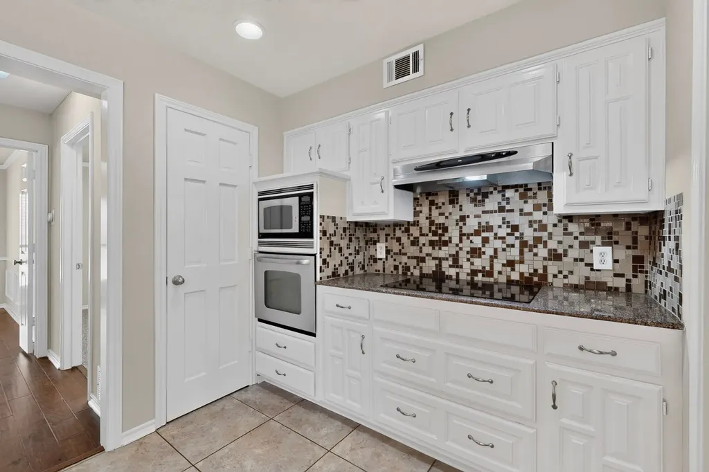 1900 Thames Drive Arlington TX 76017