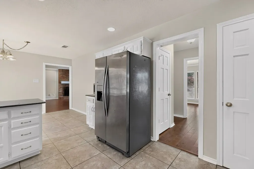 1900 Thames Drive Arlington TX 76017