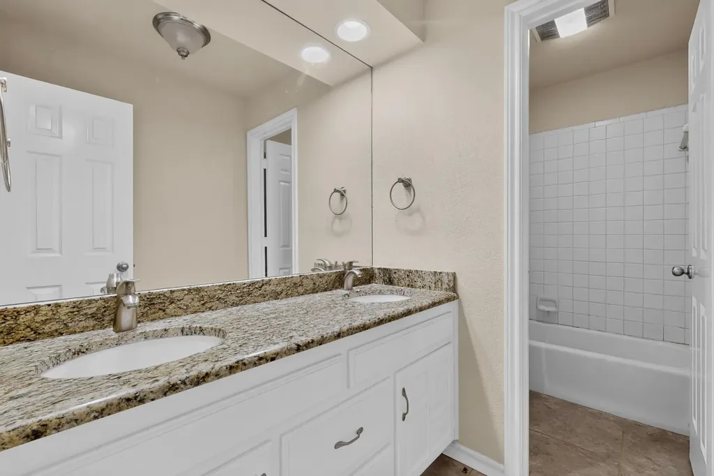 1900 Thames Drive Arlington TX 76017