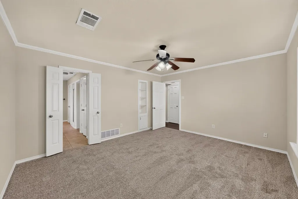 1900 Thames Drive Arlington TX 76017