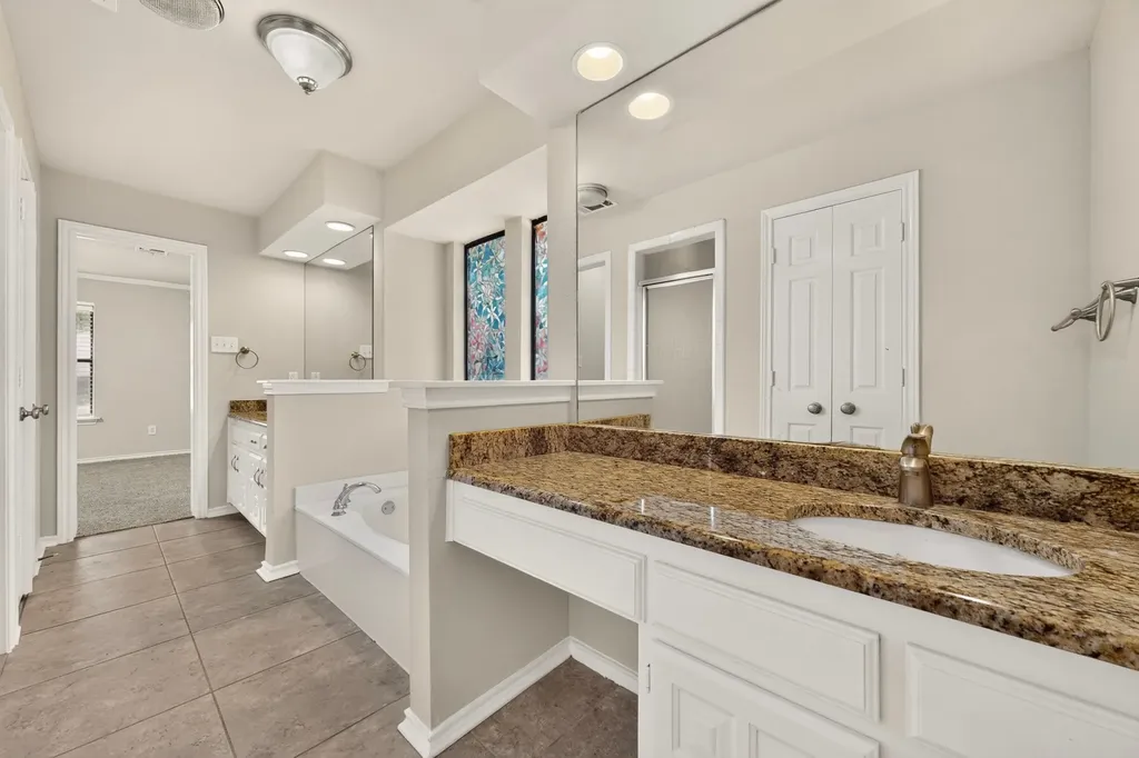 1900 Thames Drive Arlington TX 76017