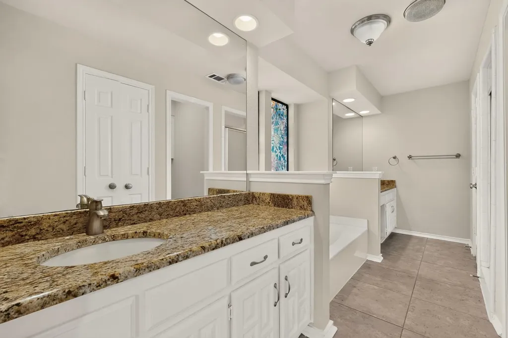 1900 Thames Drive Arlington TX 76017