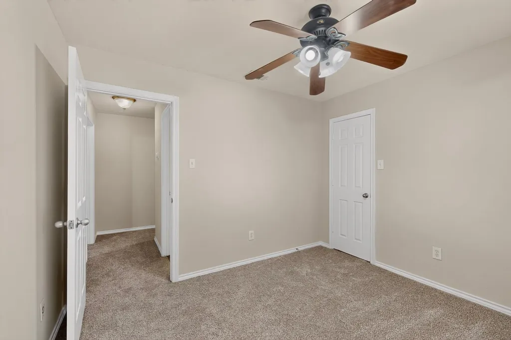 1900 Thames Drive Arlington TX 76017