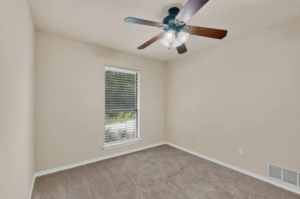 1900 Thames Drive Arlington TX 76017