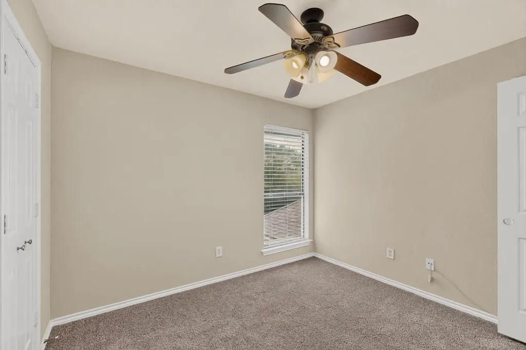 1900 Thames Drive Arlington TX 76017