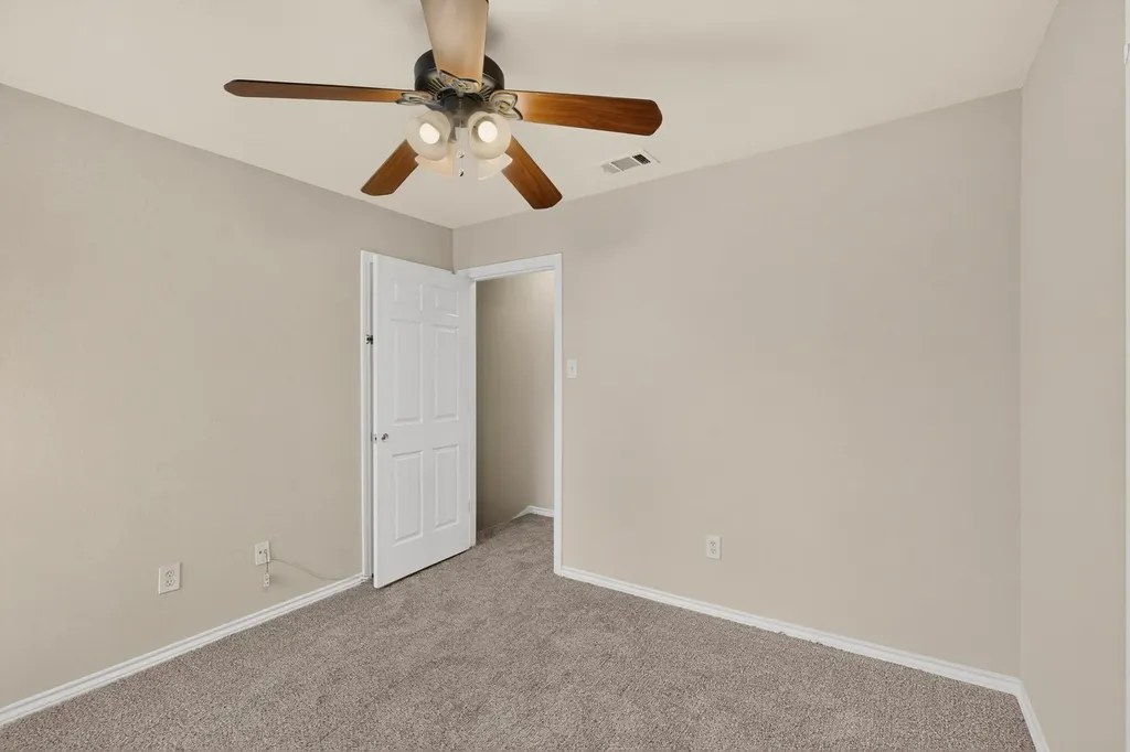 1900 Thames Drive Arlington TX 76017