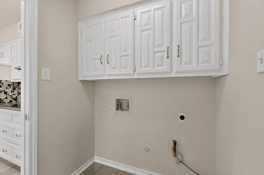 1900 Thames Drive Arlington TX 76017