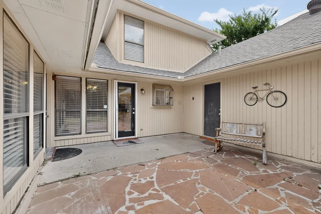 1900 Thames Drive Arlington TX 76017