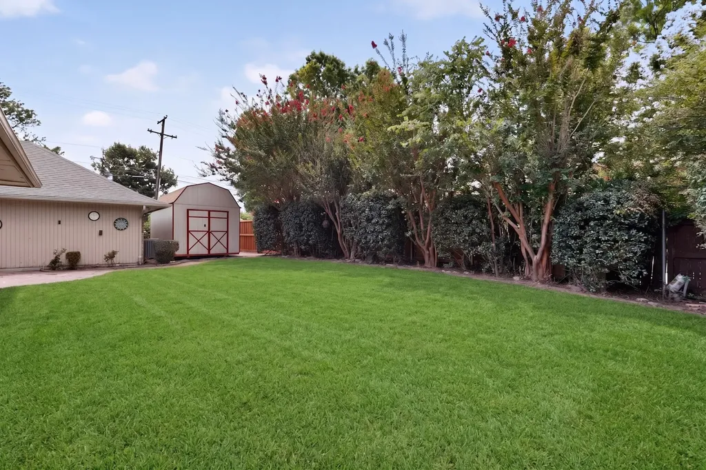 1900 Thames Drive Arlington TX 76017