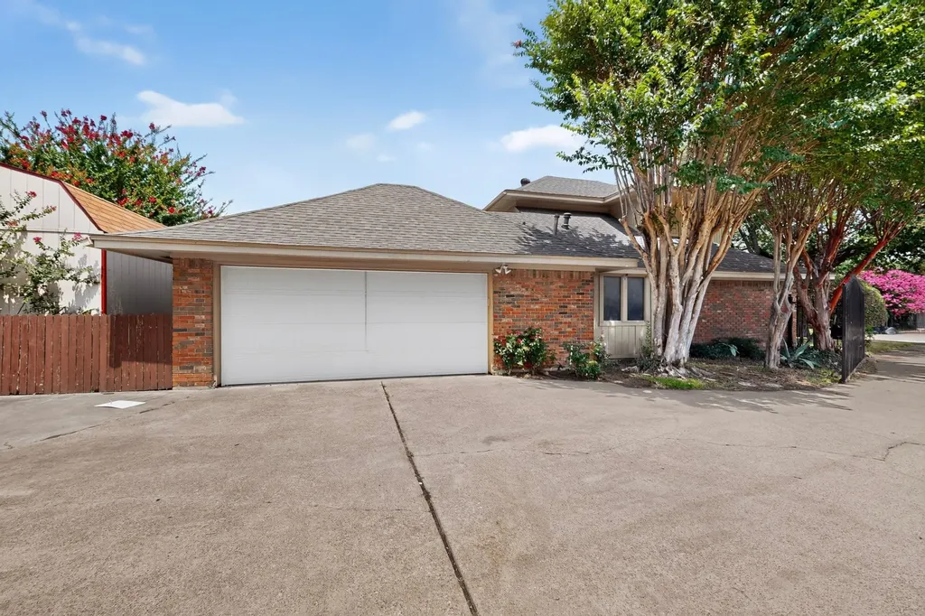 1900 Thames Drive Arlington TX 76017