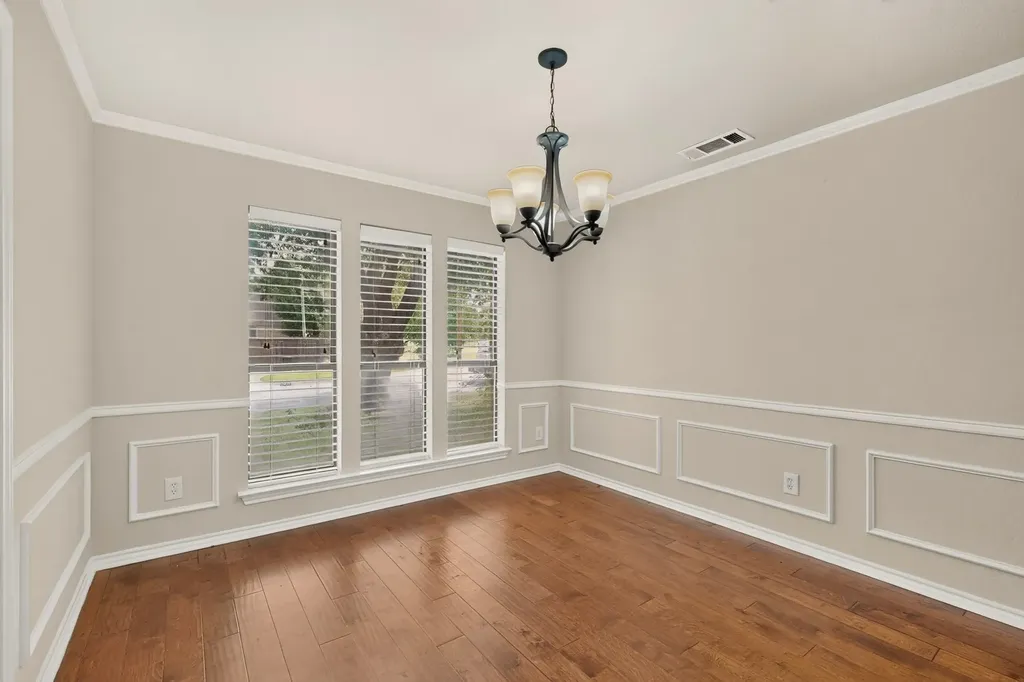 1900 Thames Drive Arlington TX 76017