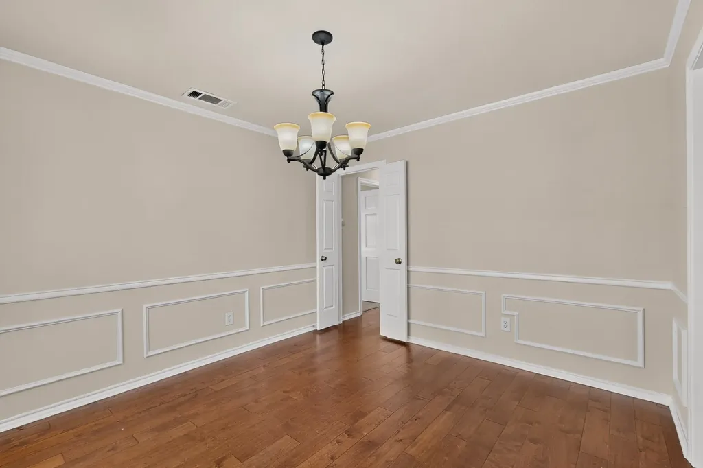 1900 Thames Drive Arlington TX 76017