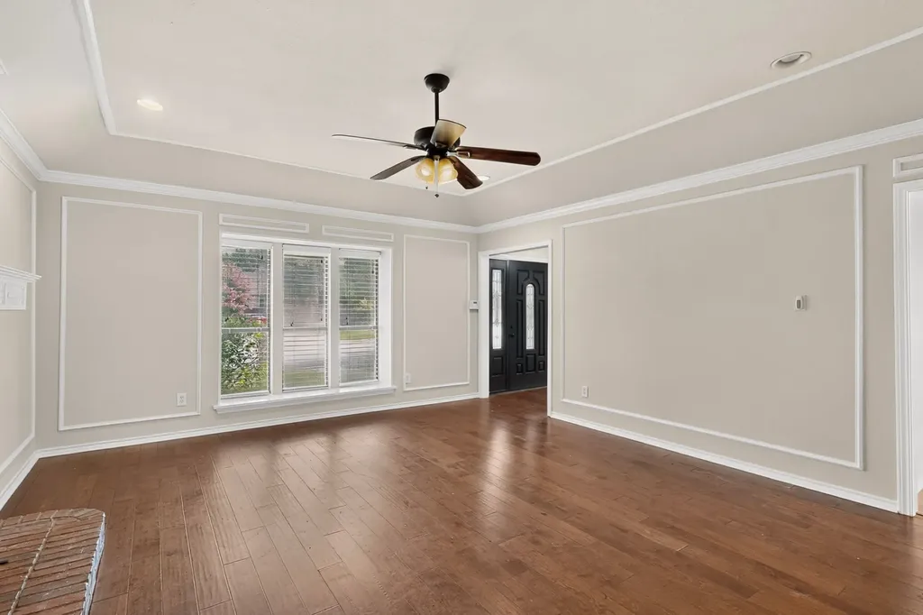 1900 Thames Drive Arlington TX 76017