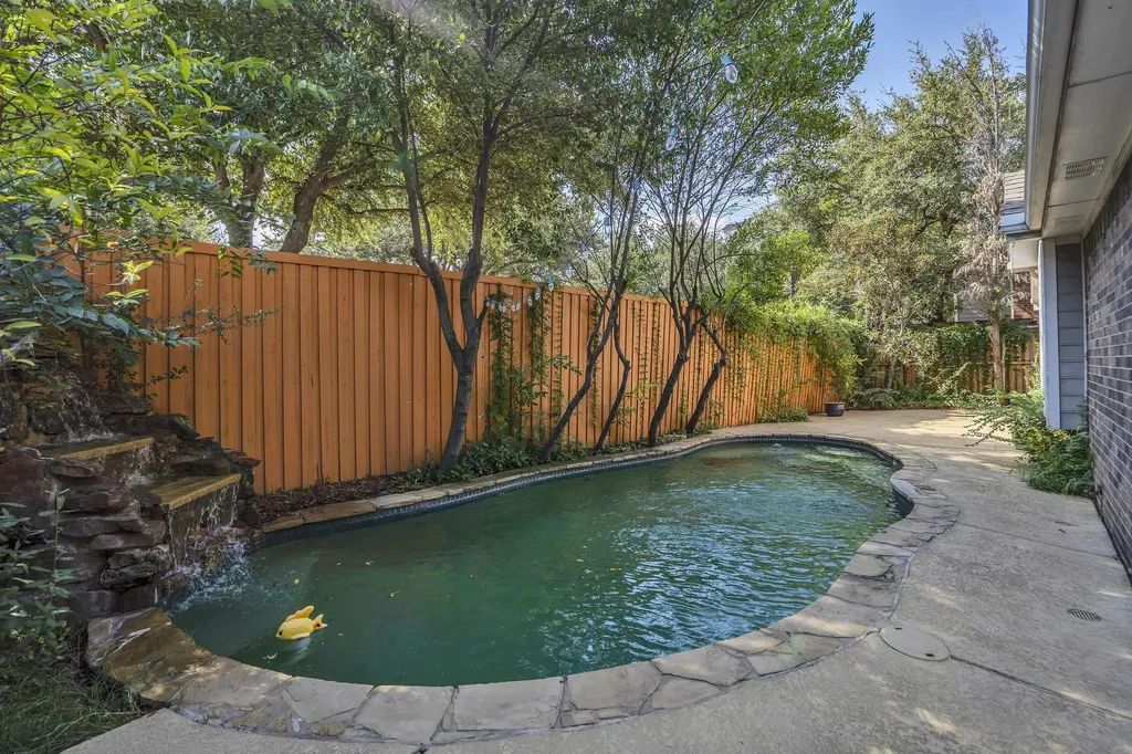 2630 Lakeforest Court Dallas TX 75214