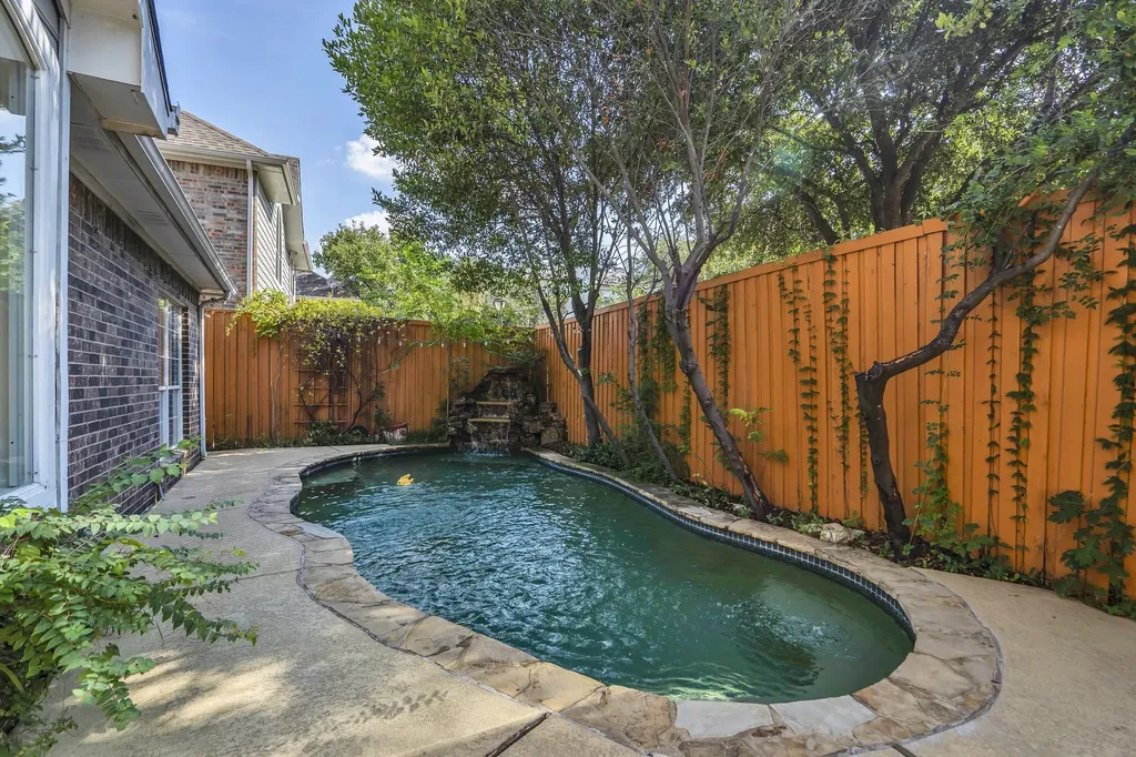 2630 Lakeforest Court Dallas TX 75214