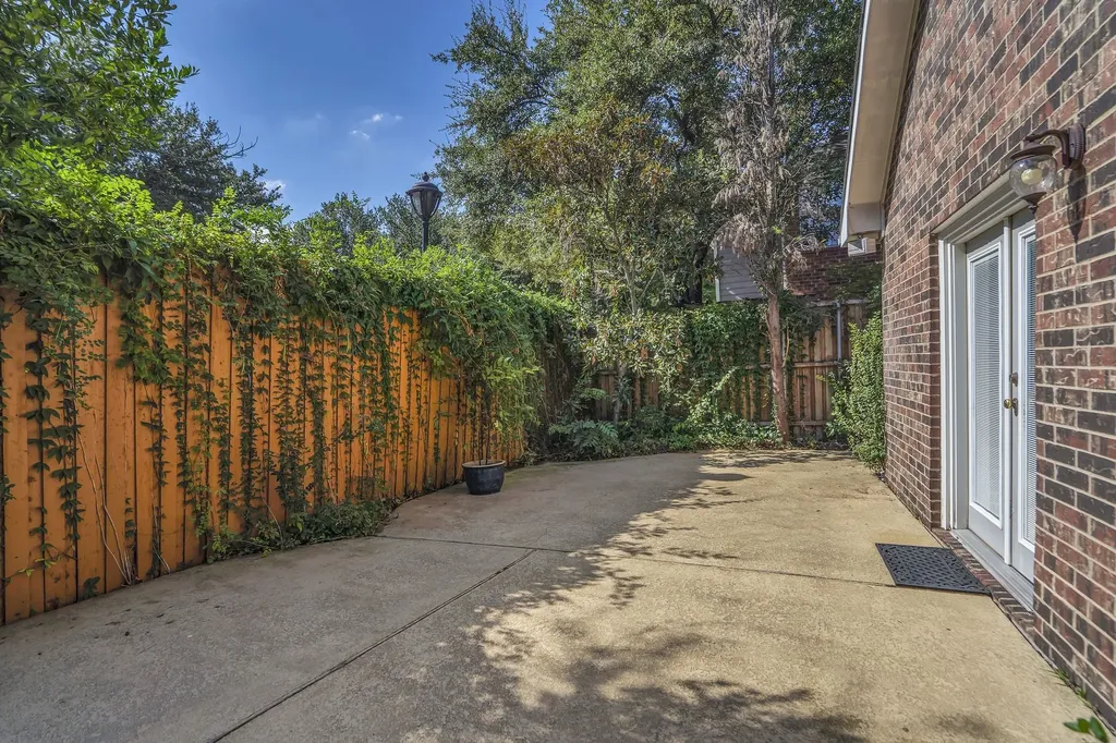 2630 Lakeforest Court Dallas TX 75214