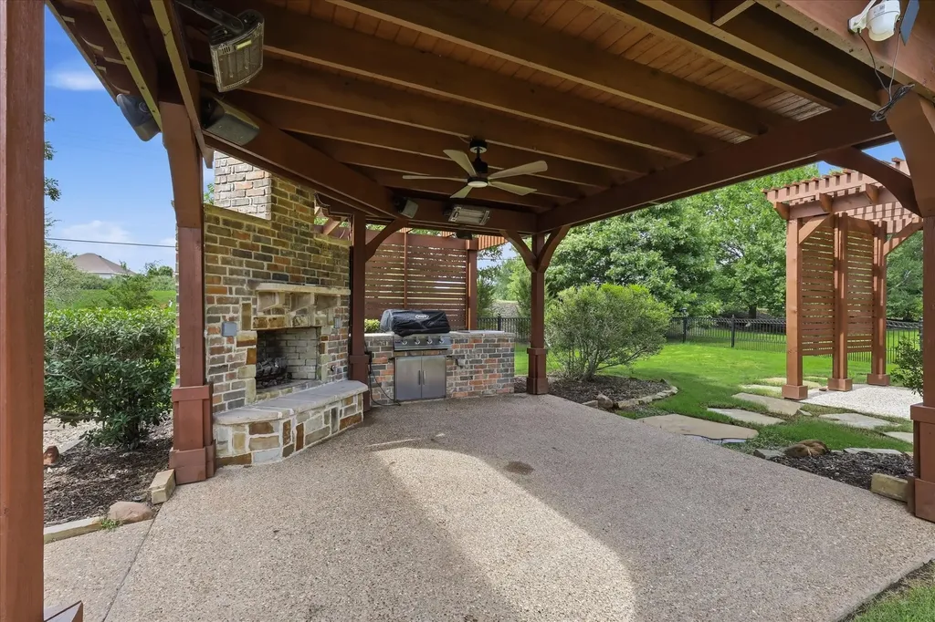 105 Bee Caves Road Lucas TX 75002