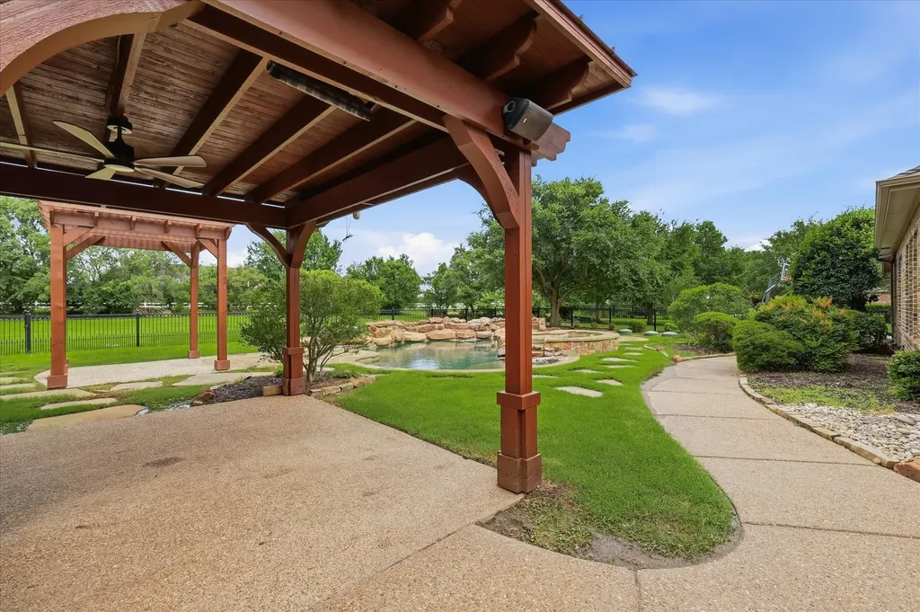 105 Bee Caves Road Lucas TX 75002