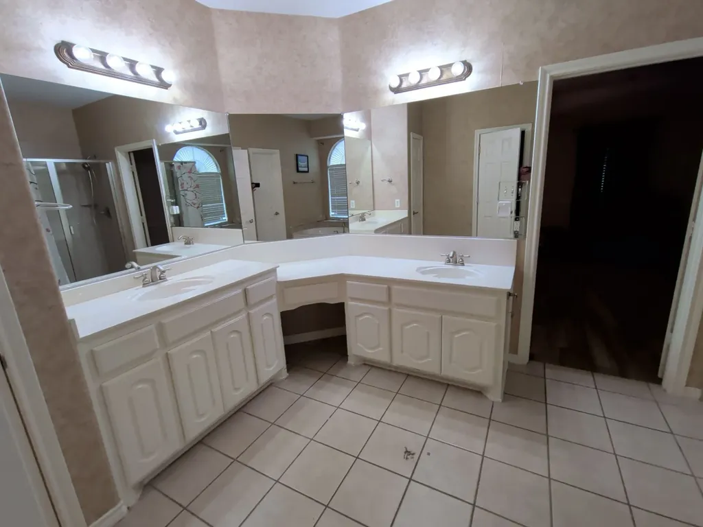 917 Greenfield Court Kennedale TX 76060