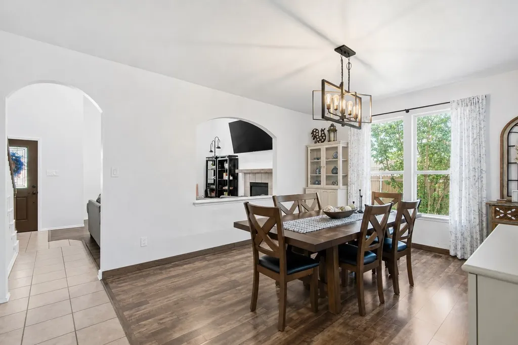613 Dorchester Lane Mansfield TX 76063
