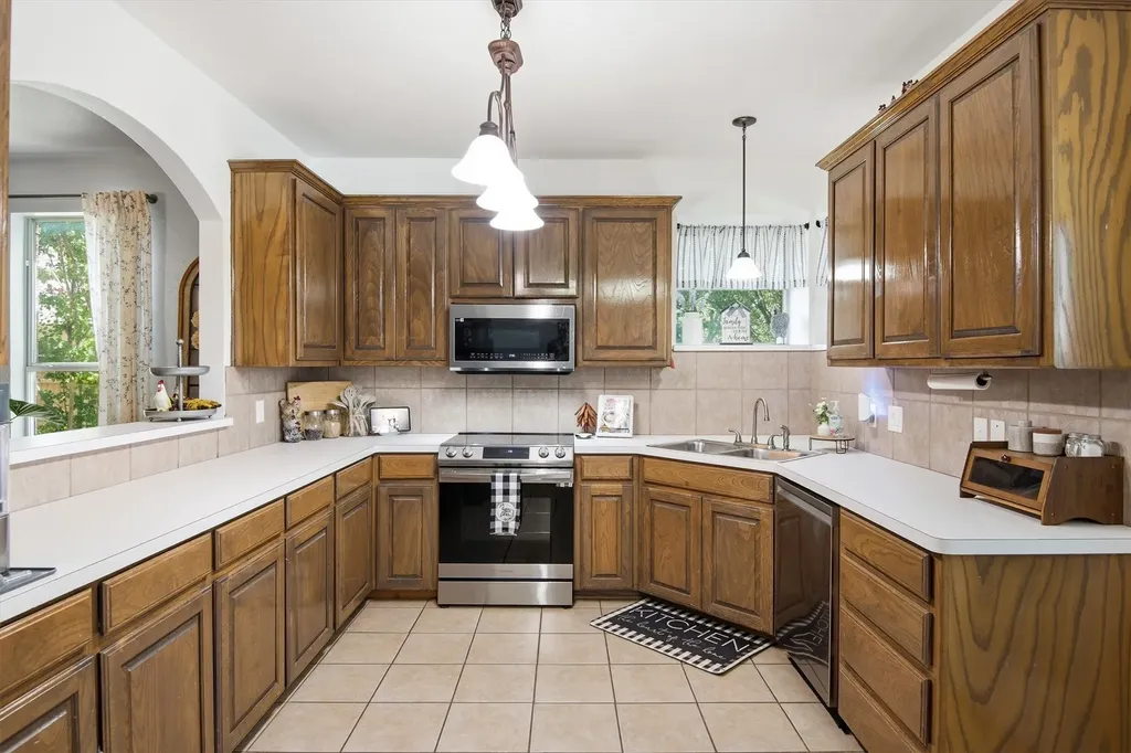 613 Dorchester Lane Mansfield TX 76063