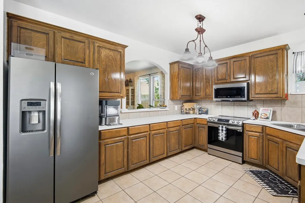 613 Dorchester Lane Mansfield TX 76063