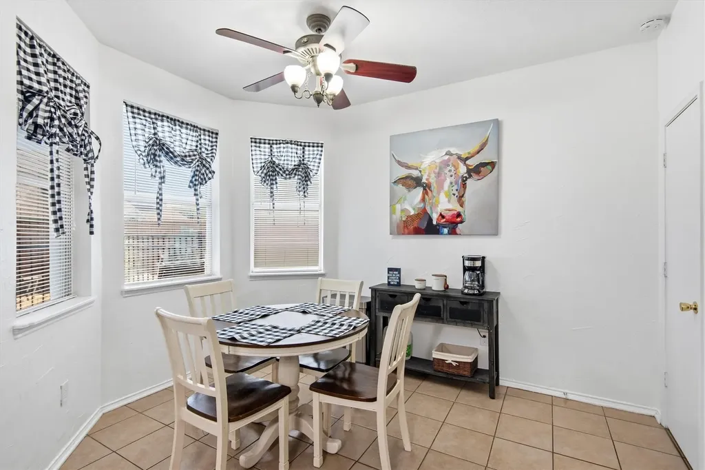 613 Dorchester Lane Mansfield TX 76063
