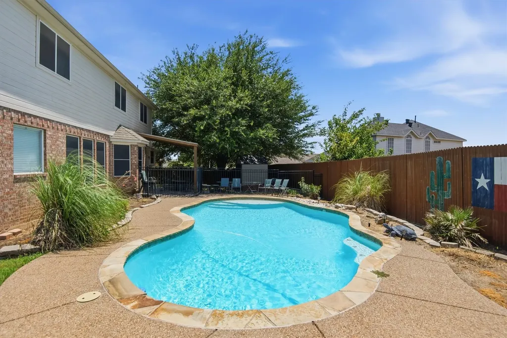 613 Dorchester Lane Mansfield TX 76063