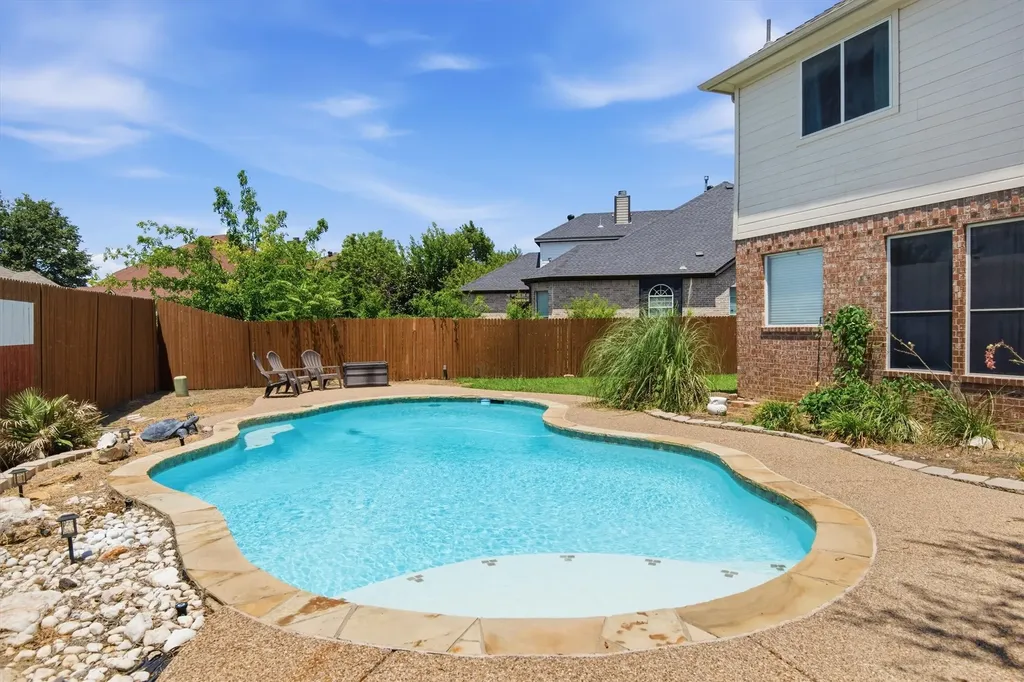 613 Dorchester Lane Mansfield TX 76063