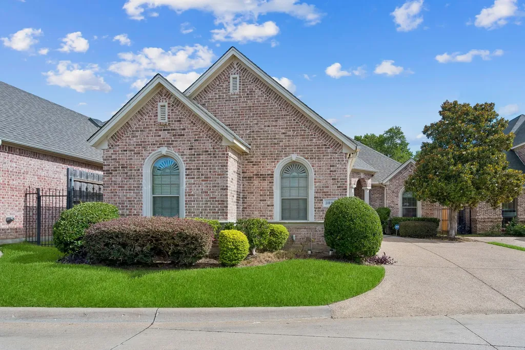 3803 Park Flower Court Arlington TX 76017