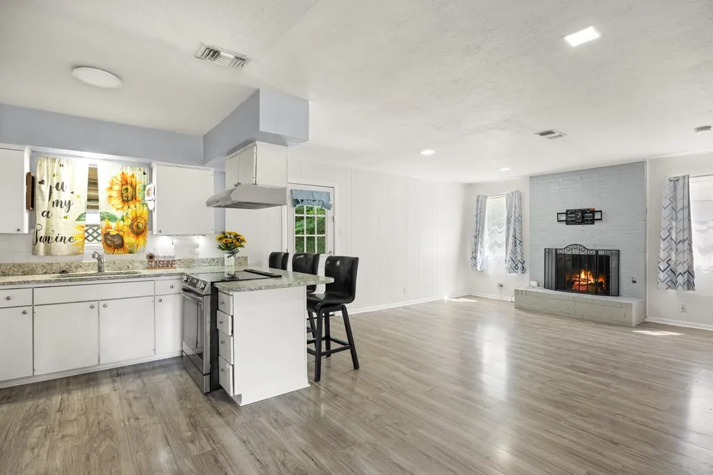 401 Langley Avenue Everman TX 76140