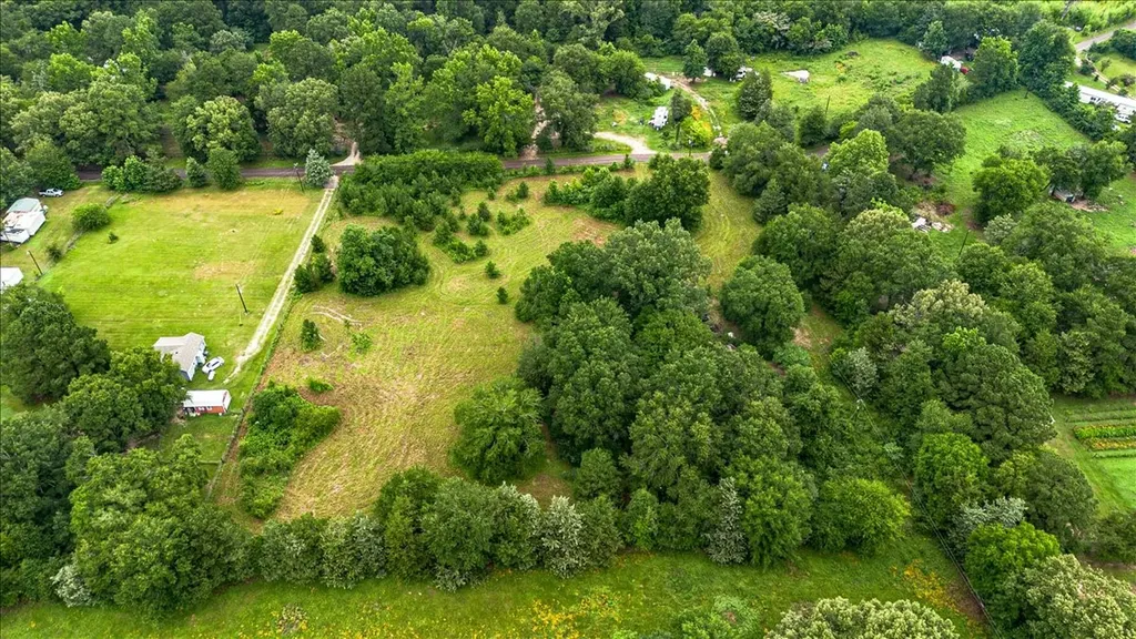 806 County Road 4910 Troup TX 75789