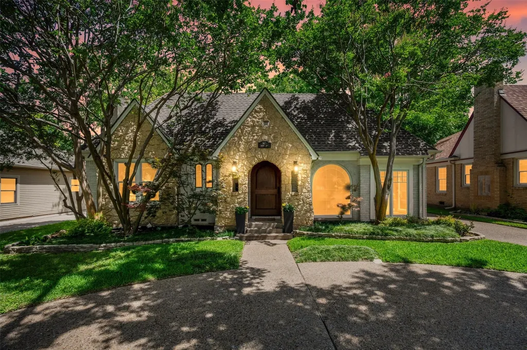 Dallas TX, 5621 Mccommas Boulevard