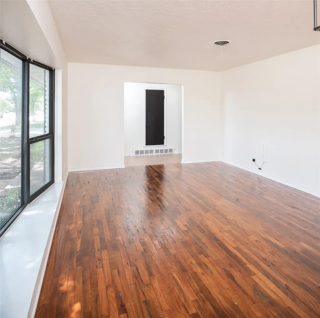 308 S Grove Road Richardson TX 75081